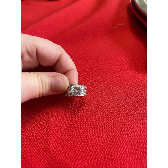 Silver Tone Cubic Zirconia Rhinestone Ring Size 6 - Picture 7 of 7